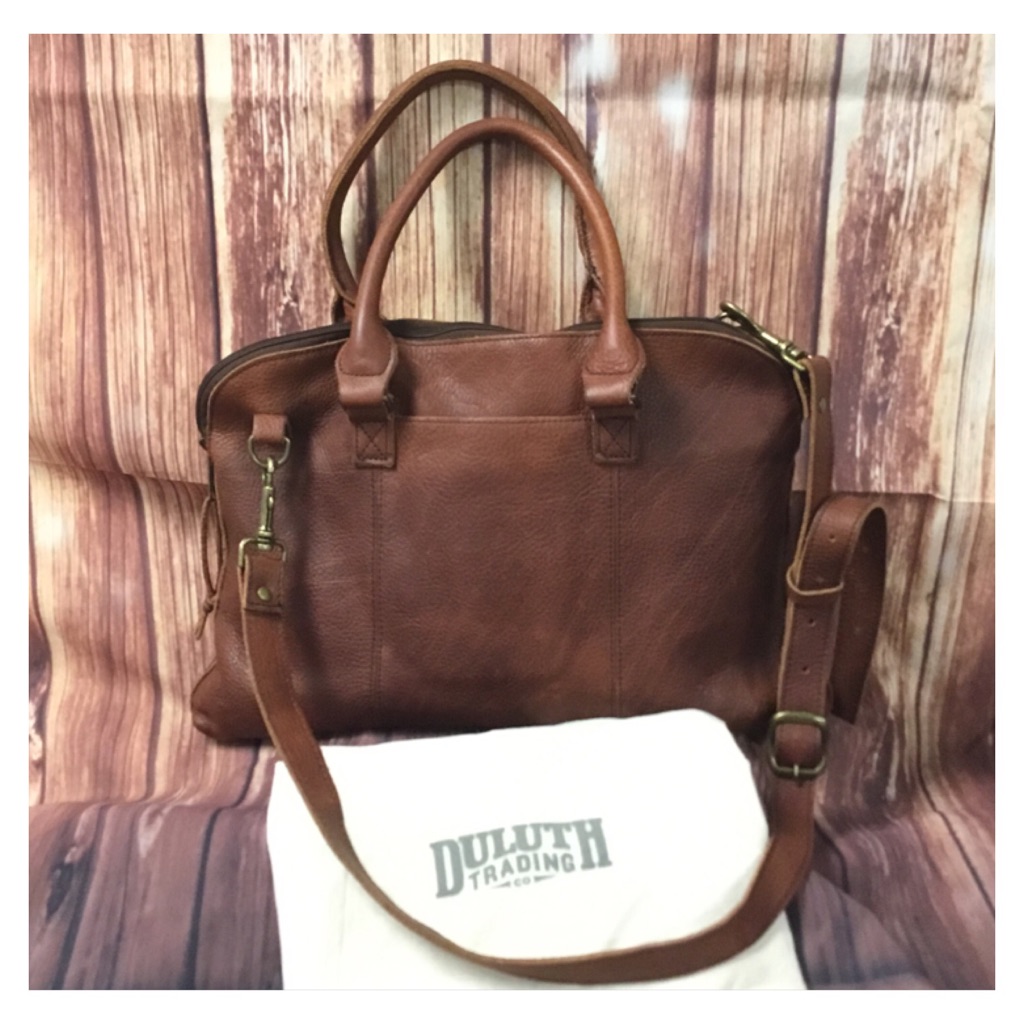 Duluth Trading Co Pebble Leather Messenger Office/Travel Bag